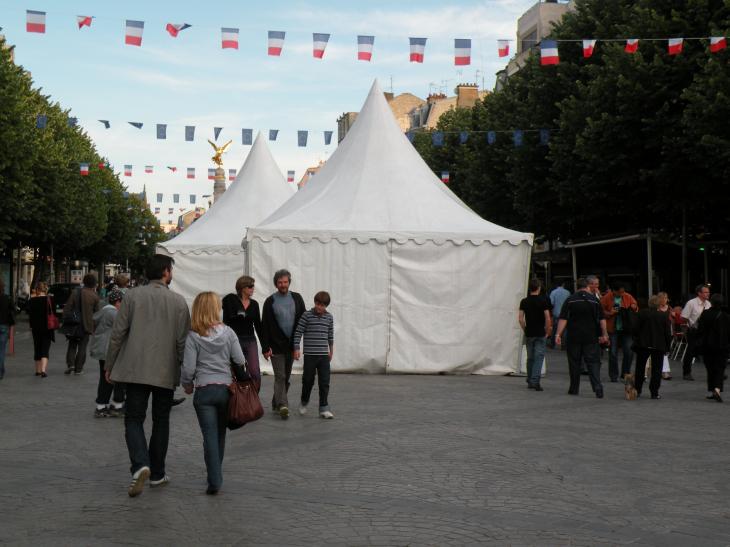  tentes installées sur la place Drouet